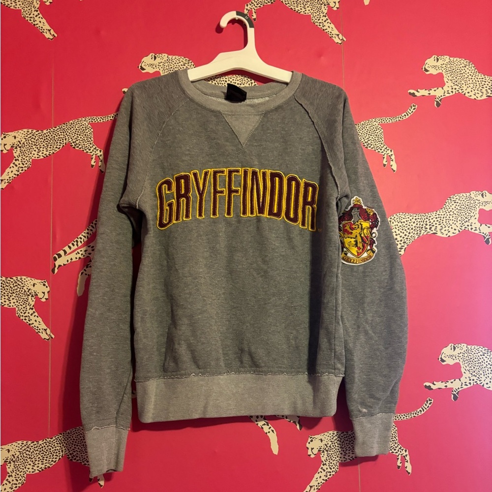 The Wizarding World of Harry Potter Gryffindor Gray Sweatshirt size XS